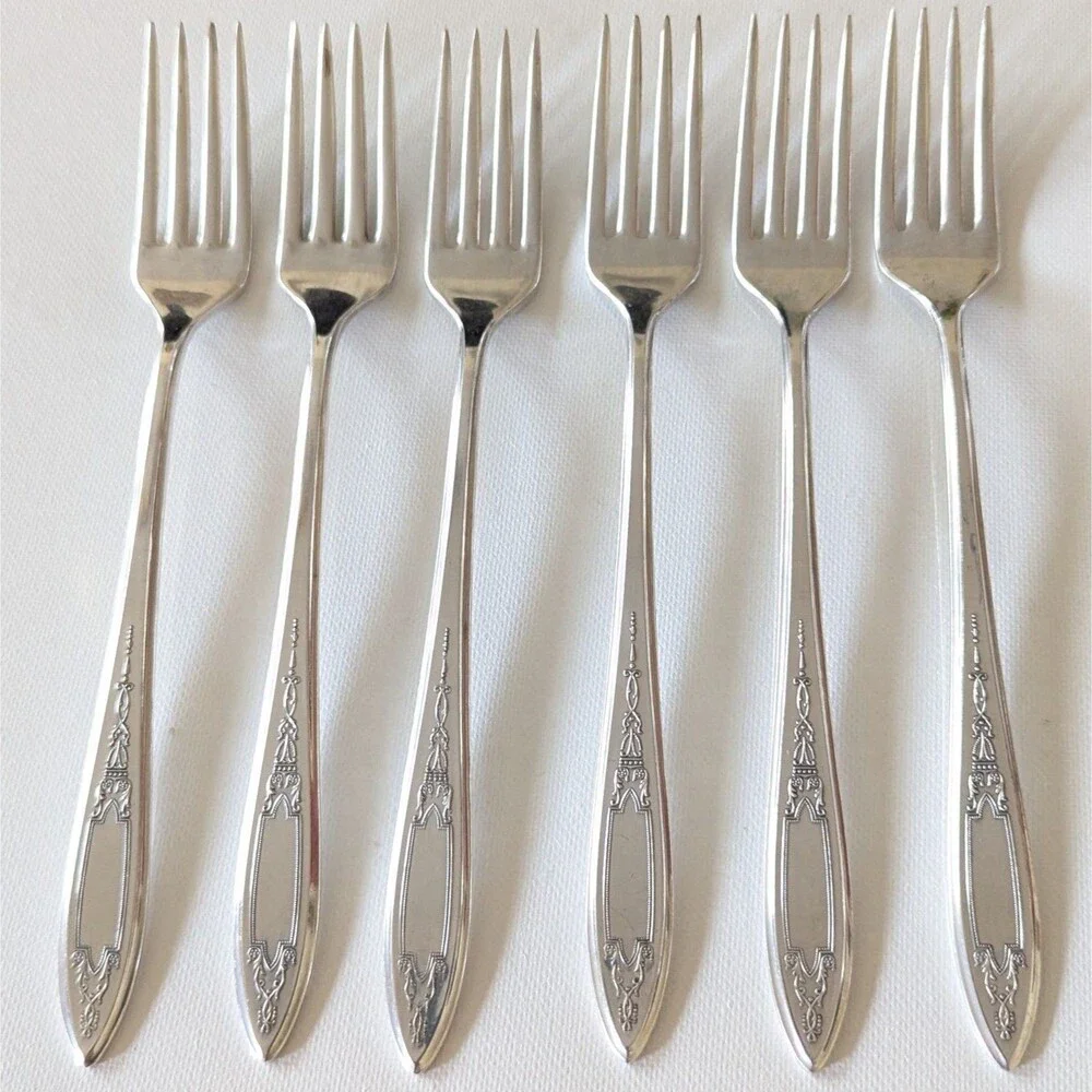 Set of 7 Oneida Ltd Wm A Rogers Debutante Grandeur Princess Dinner Forks 7.5